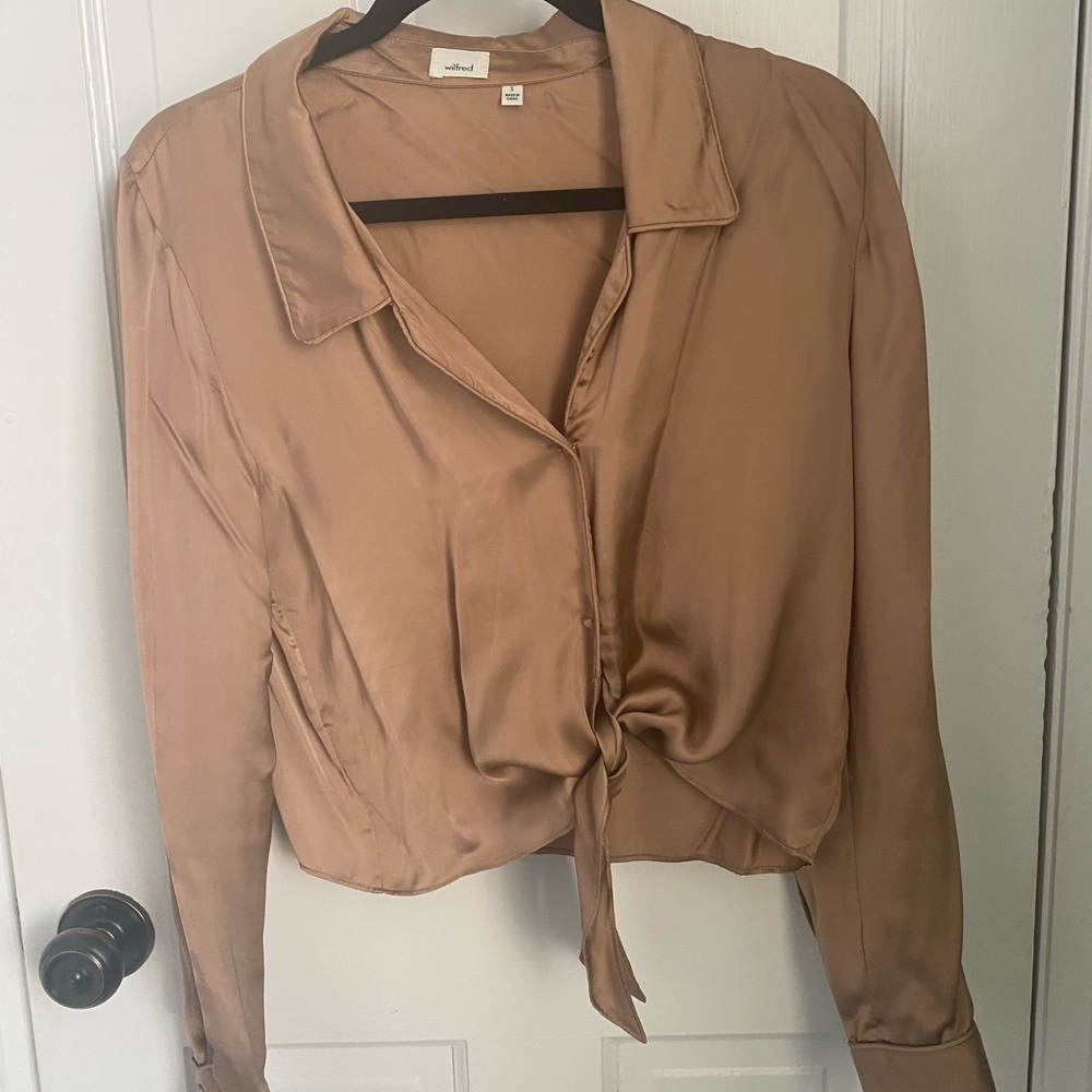 Wilfred Aritzia tie top in caramel.